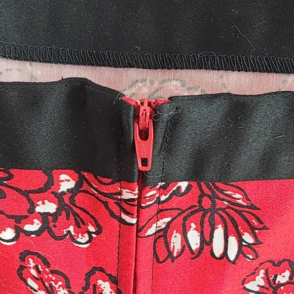 Sag Harbor Red & Black Floral Cotton Dress | 16 P - Picture 4 of 11